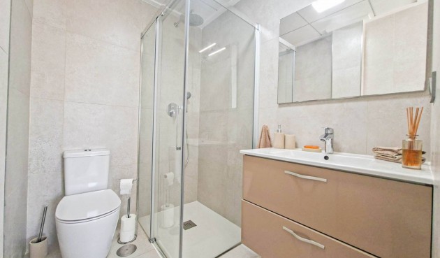 Återförsäljning - Villa -
Villamartin - Costa Blanca