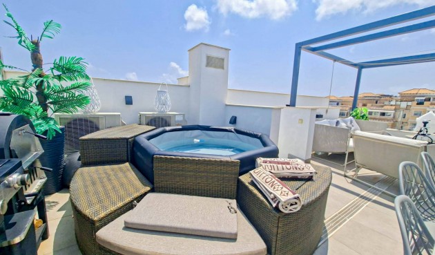 Återförsäljning - Villa -
Villamartin - Costa Blanca