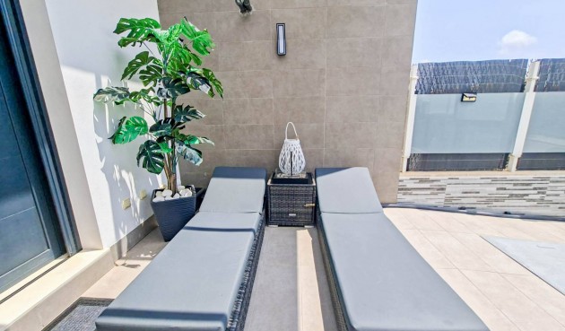 Återförsäljning - Villa -
Villamartin - Costa Blanca