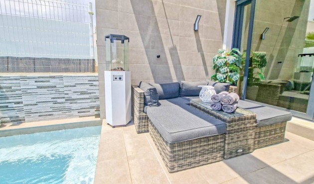 Återförsäljning - Villa -
Villamartin - Costa Blanca