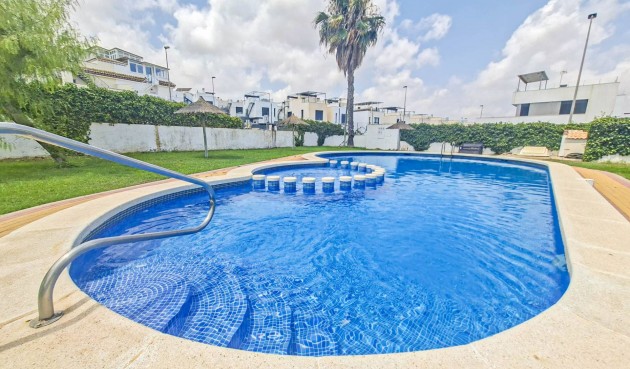Återförsäljning - Villa -
Villamartin - Costa Blanca