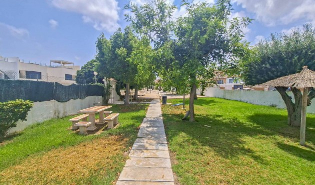 Återförsäljning - Villa -
Villamartin - Costa Blanca