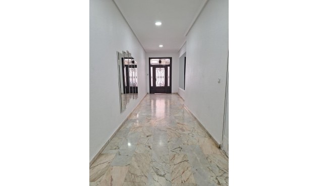 Brukt - Apartment -
Torrevieja - Playa del Cura