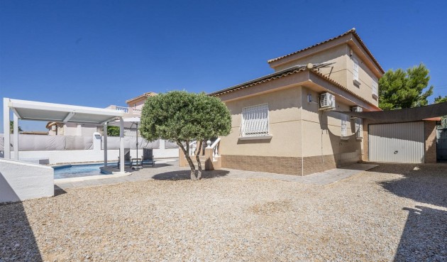 Återförsäljning - Villa -
Valle Del Sol - Inland