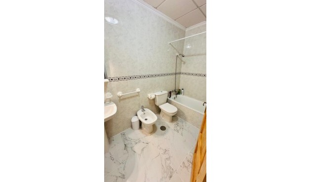 Brukt - Apartment -
Torrevieja - Acequion