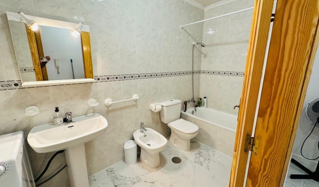 Brukt - Apartment -
Torrevieja - Acequion