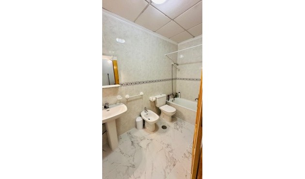 Brukt - Apartment -
Torrevieja - Acequion