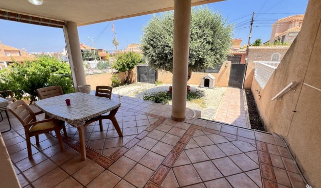 Återförsäljning - Villa -
Torrevieja - aguas nuevas