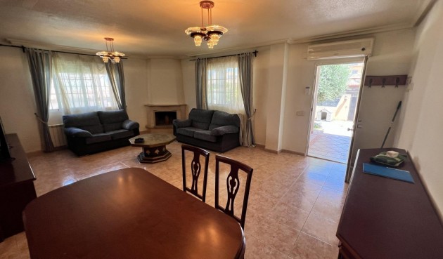 Återförsäljning - Villa -
Torrevieja - aguas nuevas