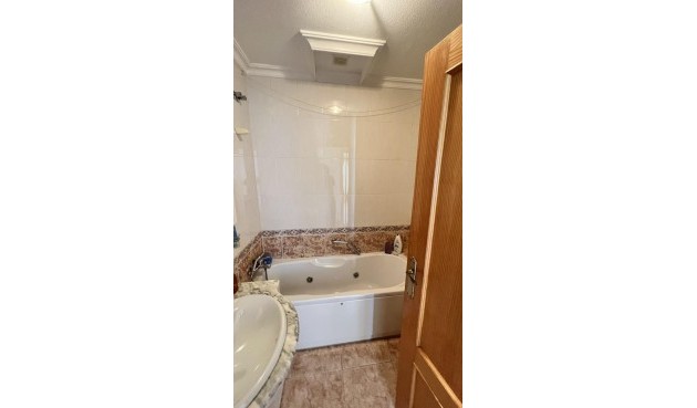 Återförsäljning - Villa -
Torrevieja - aguas nuevas