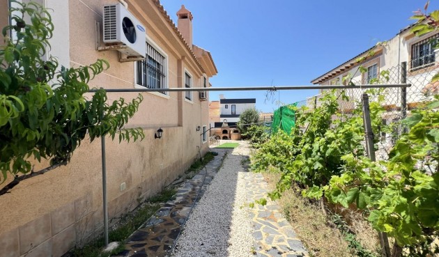 Återförsäljning - Villa -
Torrevieja - aguas nuevas