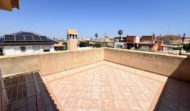 Återförsäljning - Villa -
Torrevieja - aguas nuevas