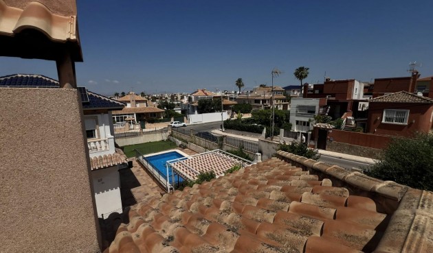 Återförsäljning - Villa -
Torrevieja - aguas nuevas