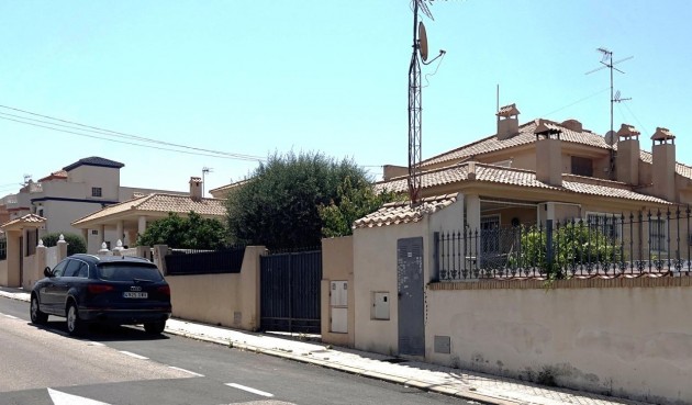 Återförsäljning - Villa -
Torrevieja - aguas nuevas