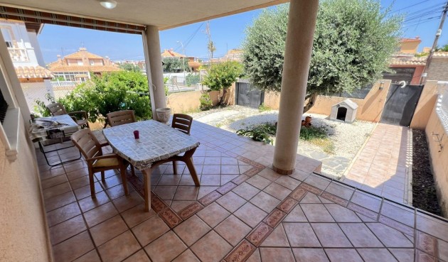 Återförsäljning - Villa -
Torrevieja - aguas nuevas