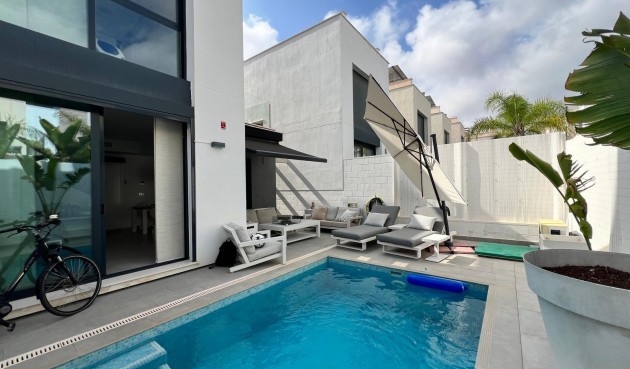 Återförsäljning - Villa -
Orihuela Costa - Villamartín-las Filipinas