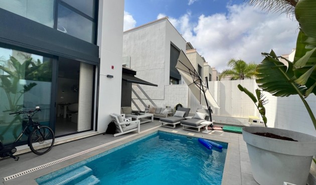 Återförsäljning - Villa -
Orihuela Costa - Villamartín-las Filipinas