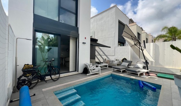 Återförsäljning - Villa -
Orihuela Costa - Villamartín-las Filipinas