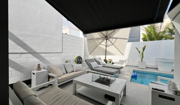 Återförsäljning - Villa -
Orihuela Costa - Villamartín-las Filipinas