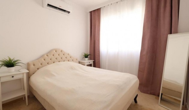 Återförsäljning - Villa -
Villamartin - Costa Blanca