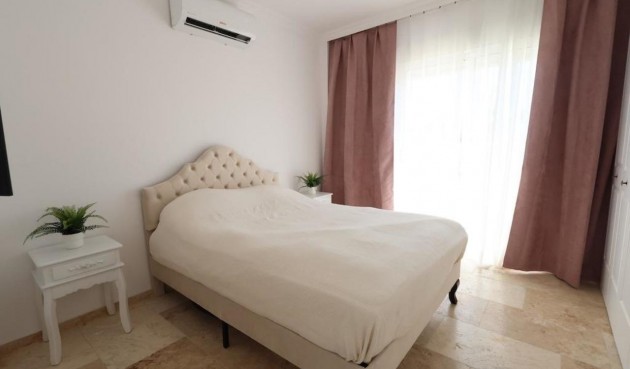 Återförsäljning - Villa -
Villamartin - Costa Blanca