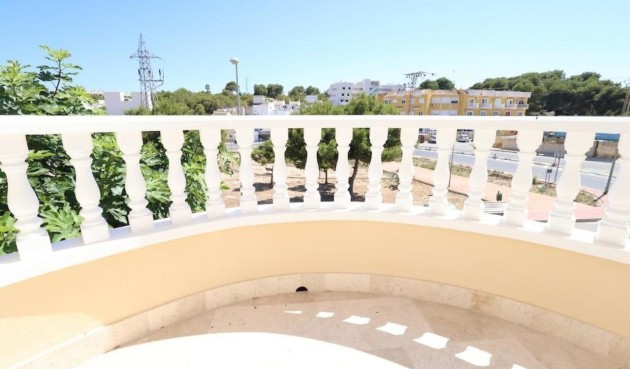 Återförsäljning - Villa -
Villamartin - Costa Blanca