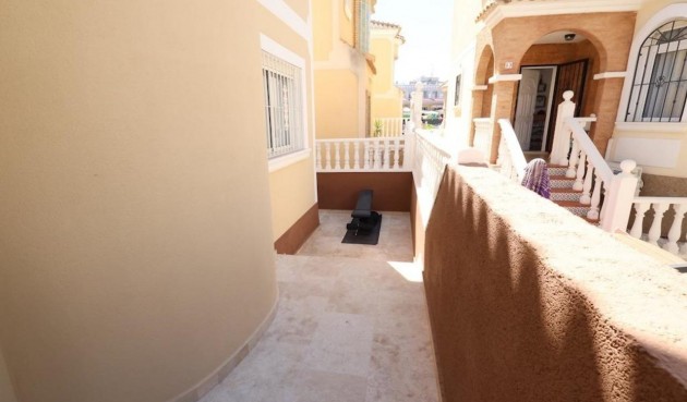 Återförsäljning - Villa -
Villamartin - Costa Blanca