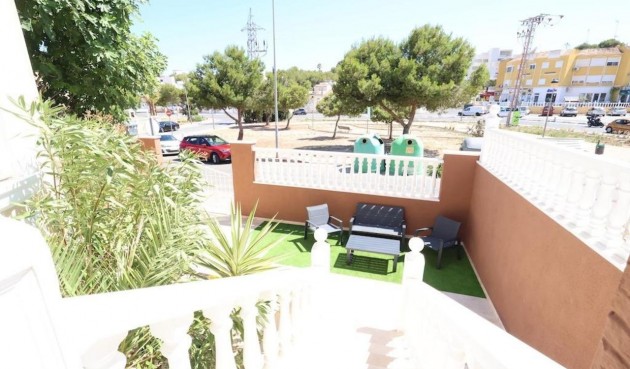 Återförsäljning - Villa -
Villamartin - Costa Blanca