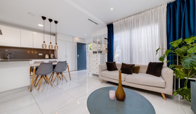 Återförsäljning - Town House -
Villamartin - Costa Blanca