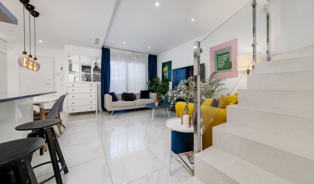 Återförsäljning - Town House -
Villamartin - Costa Blanca