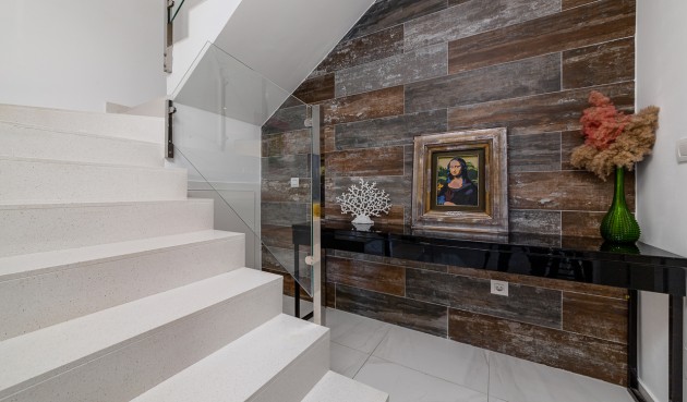 Återförsäljning - Town House -
Villamartin - Costa Blanca