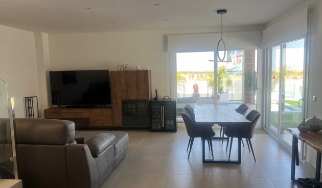 Återförsäljning - Villa -
Los Montesinos - Costa Blanca