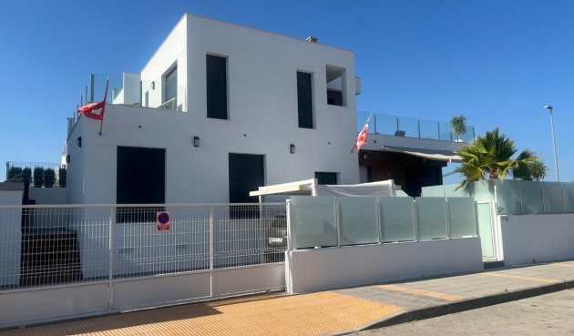 Återförsäljning - Villa -
Los Montesinos - Costa Blanca