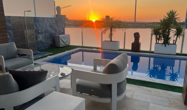 Återförsäljning - Villa -
Los Montesinos - Costa Blanca