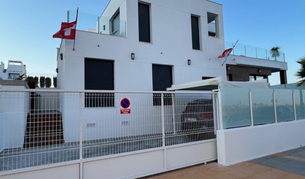 Återförsäljning - Villa -
Los Montesinos - Costa Blanca