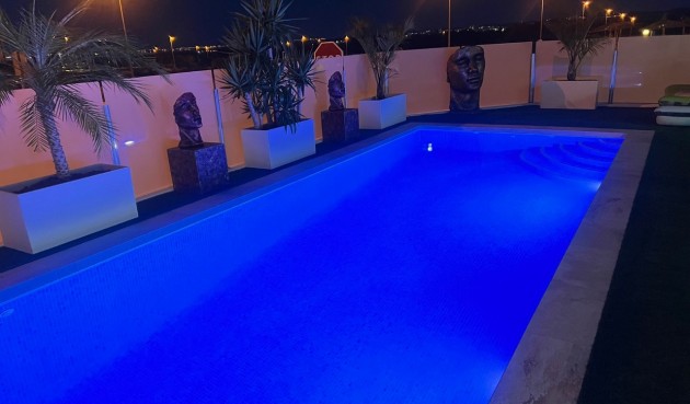 Återförsäljning - Villa -
Los Montesinos - Costa Blanca