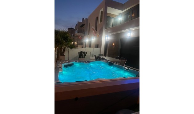 Återförsäljning - Villa -
Los Montesinos - Costa Blanca