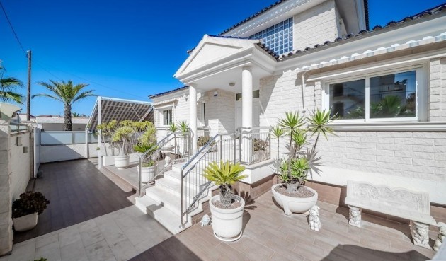 Brukt - Villa -
Torrevieja - Torre La Mata
