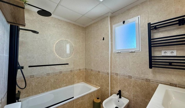 Brukt - Apartment -
Guardamar del Segura - Puerto