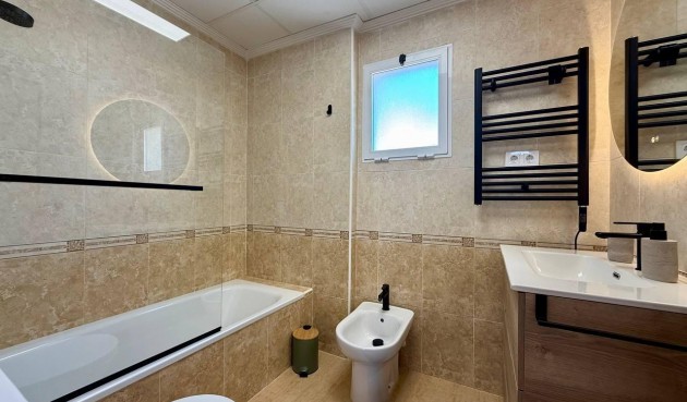 Brukt - Apartment -
Guardamar del Segura - Puerto
