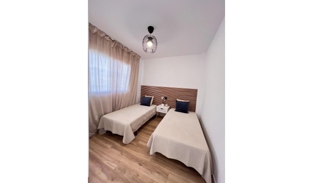 Brukt - Tosidig -
Orihuela - Urbanización Perla Del Mar