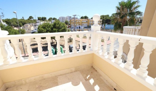 Brukt - Villa -
Villamartin - Costa Blanca