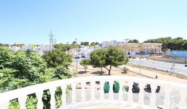 Brukt - Villa -
Villamartin - Costa Blanca