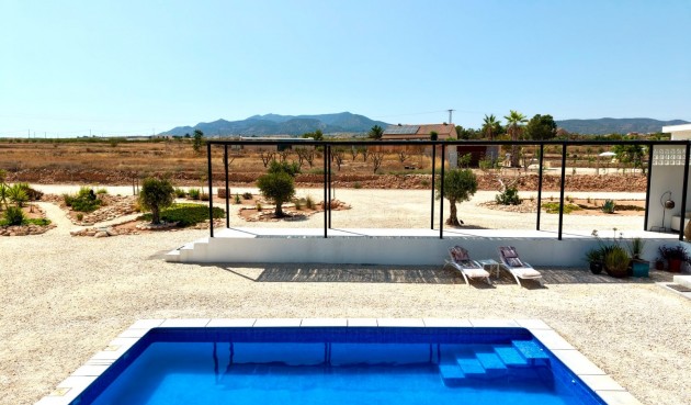 Resale - Villa -
Pinoso - Inland