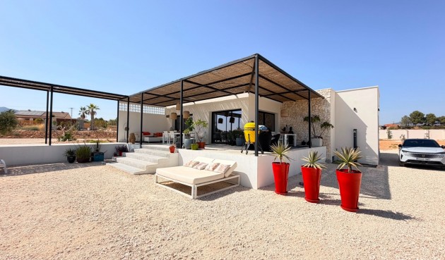 Resale - Villa -
Pinoso - Inland