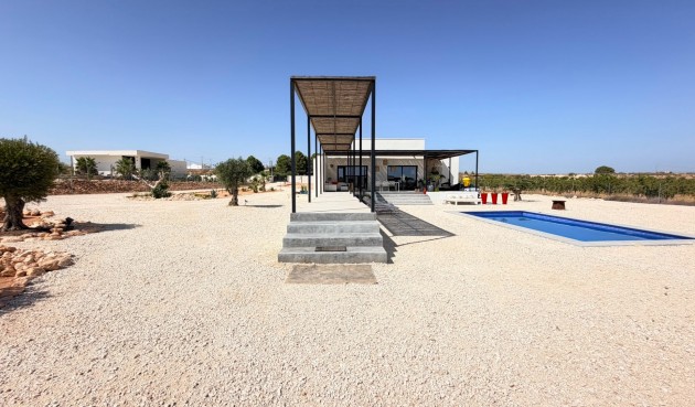 Resale - Villa -
Pinoso - Inland