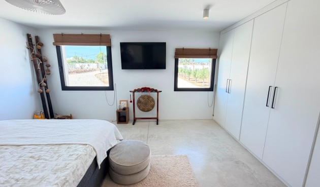Resale - Villa -
Pinoso - Inland