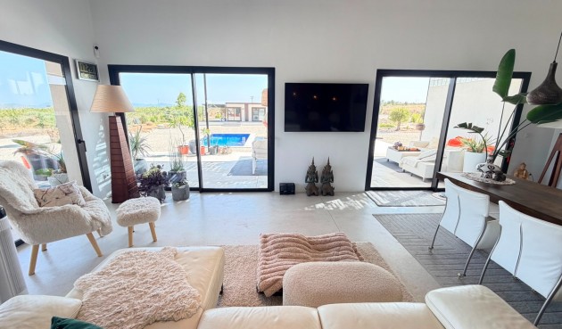 Resale - Villa -
Pinoso - Inland