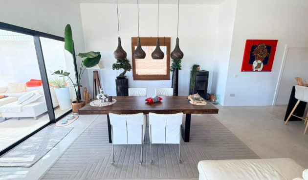 Resale - Villa -
Pinoso - Inland