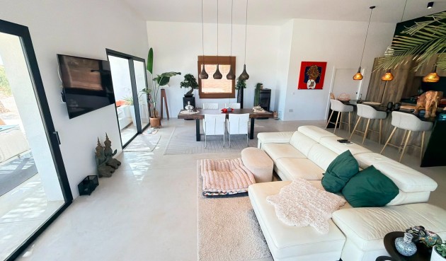 Resale - Villa -
Pinoso - Inland